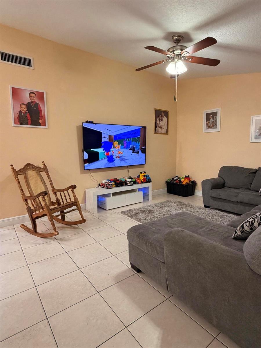 534 SPRINGDALE Circle # D, Palm Springs FL 33461 photo 2