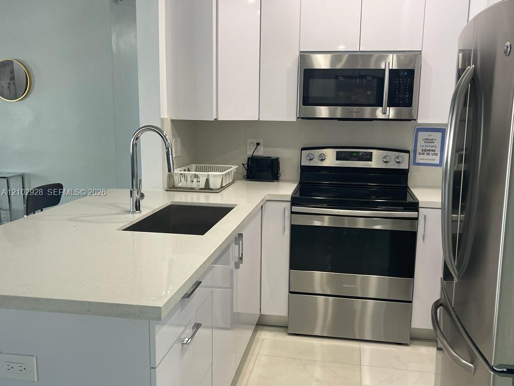 1030 NE 214th St, Miami FL 33179 photo 4