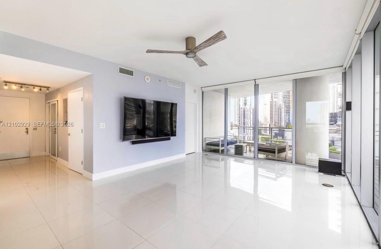 90 SW 3rd St # 1613, Miami FL 33130 photo 4