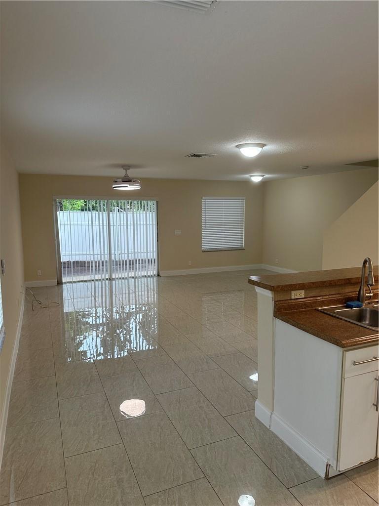 4400 CRYSTAL LAKE Drive, Deerfield Beach FL 33064 photo 2