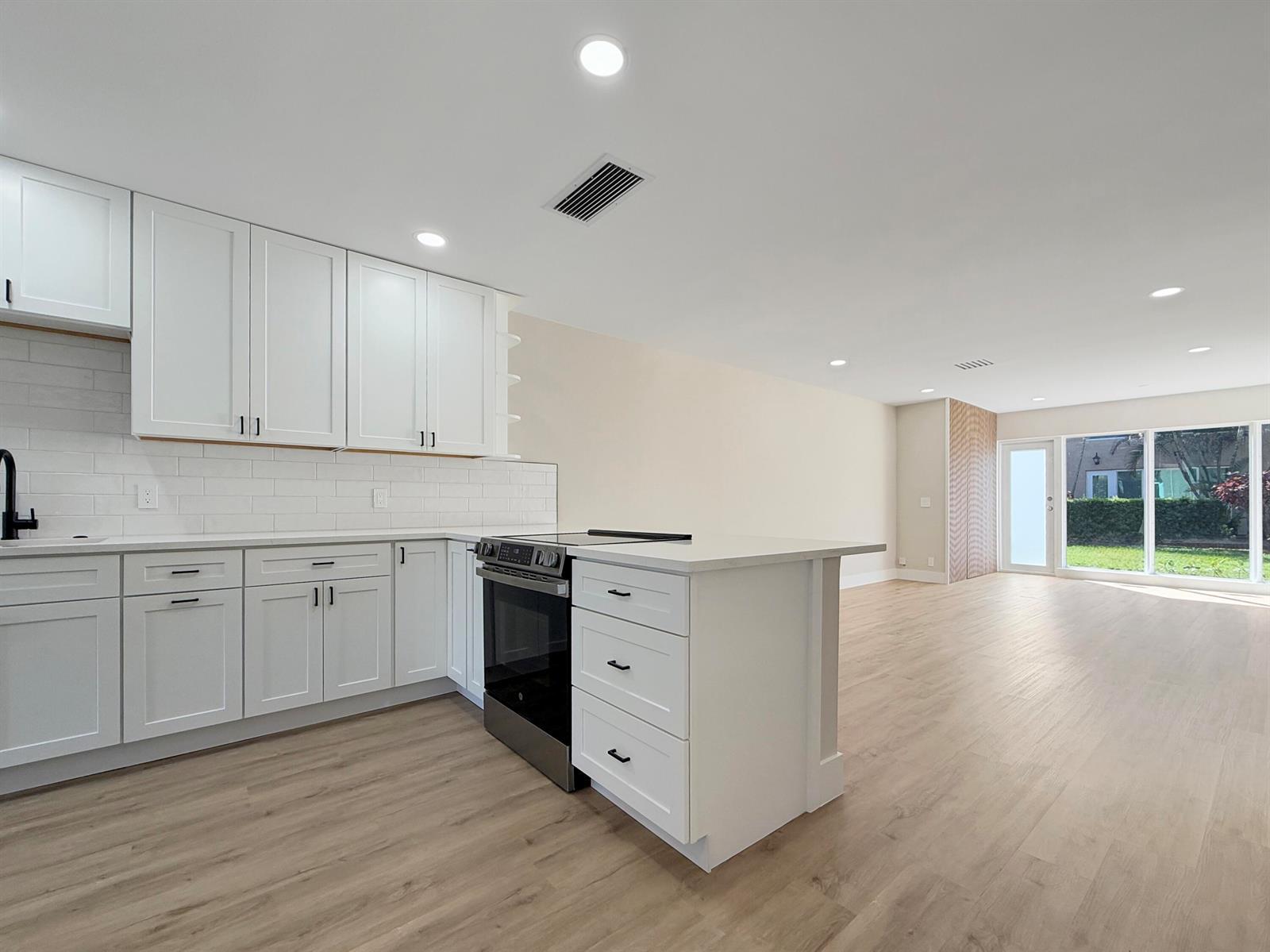 13924 Vía Flora # B, Delray Beach FL 33484 photo 4
