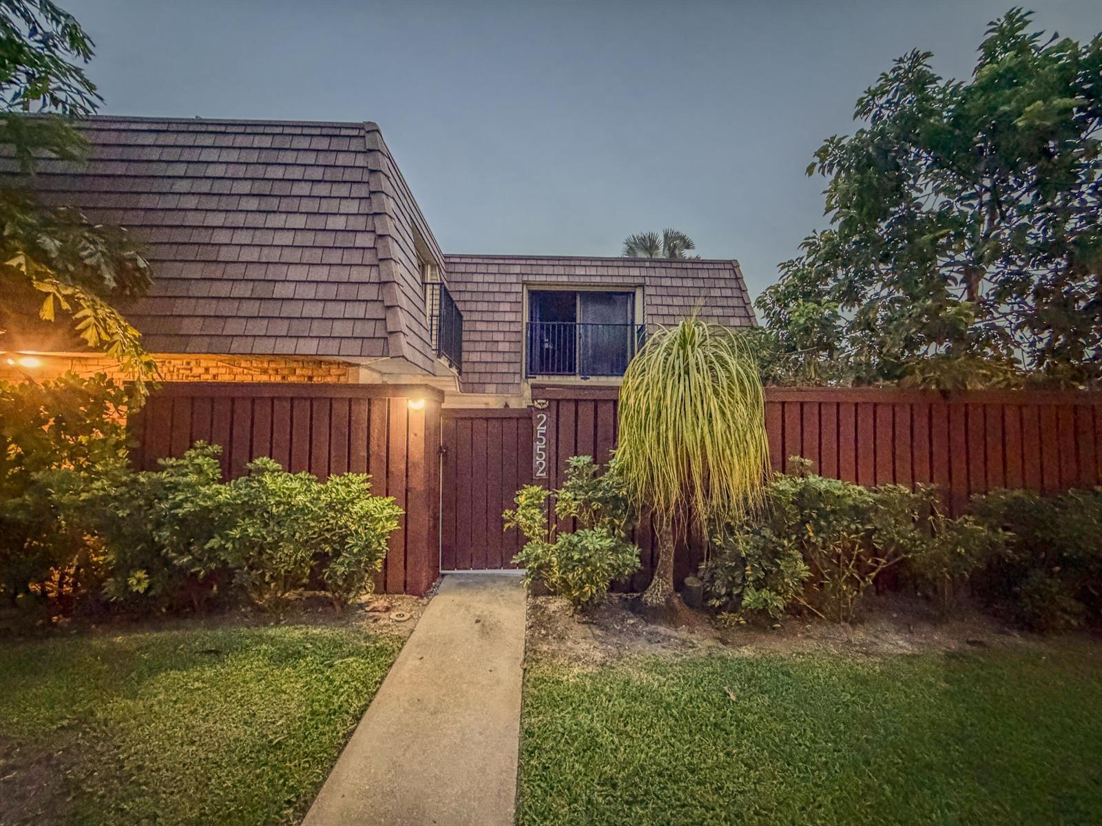 2552 SW 15th Street, Deerfield Beach FL 33442 photo 2