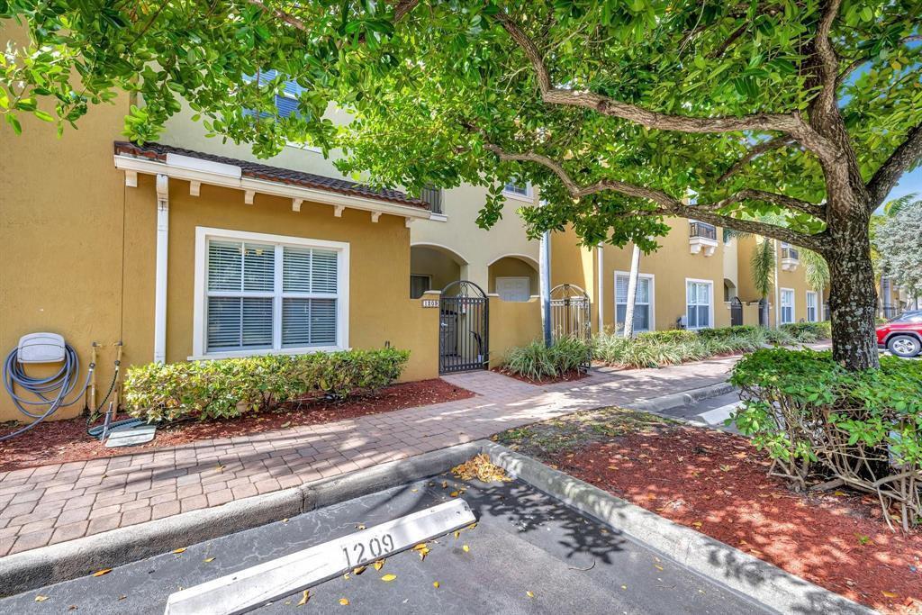 2851 W PROSPECT Road # 1209, Tamarac FL 33309