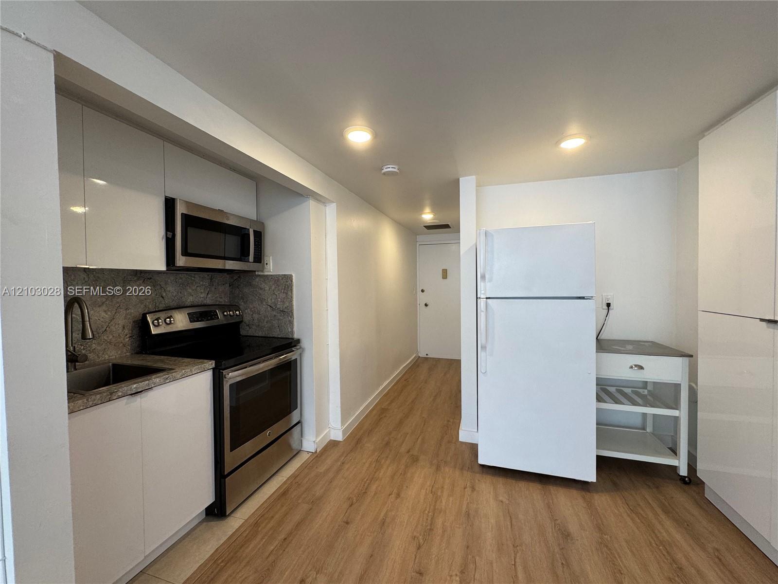 999 Brickell Bay Dr # 1109, Miami FL 33131 photo 4