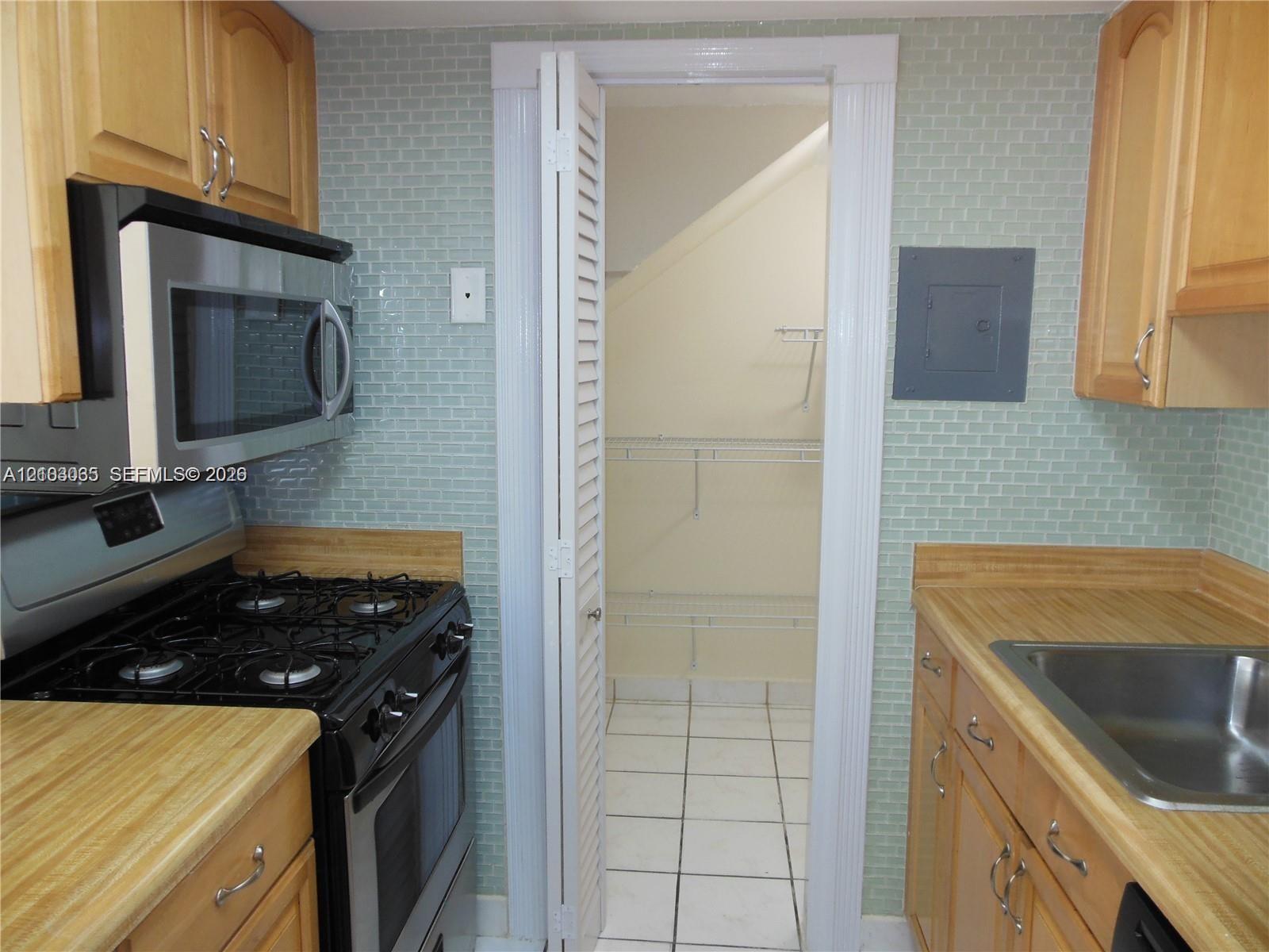 1350 W 53rd St # 8, Hialeah FL 33012 photo 3