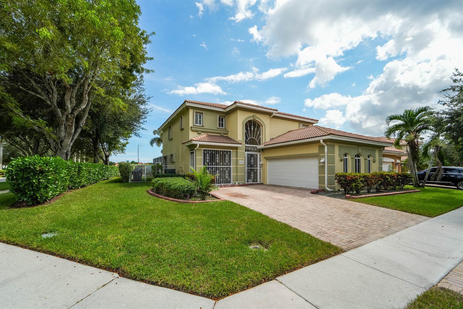 672 GAZETTA Way, West Palm Beach FL 33413 photo 2
