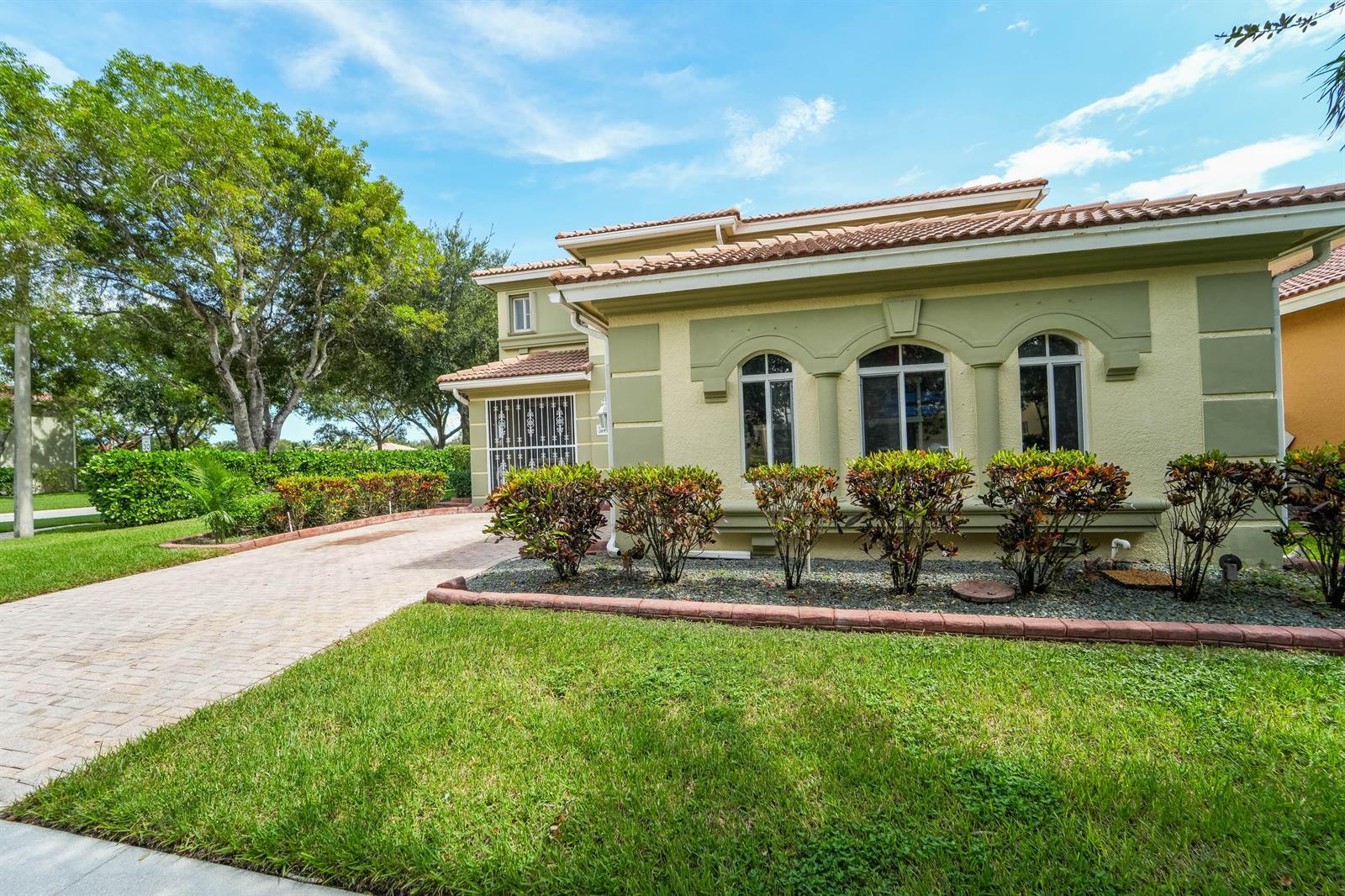 672 GAZETTA Way, West Palm Beach FL 33413 photo 3