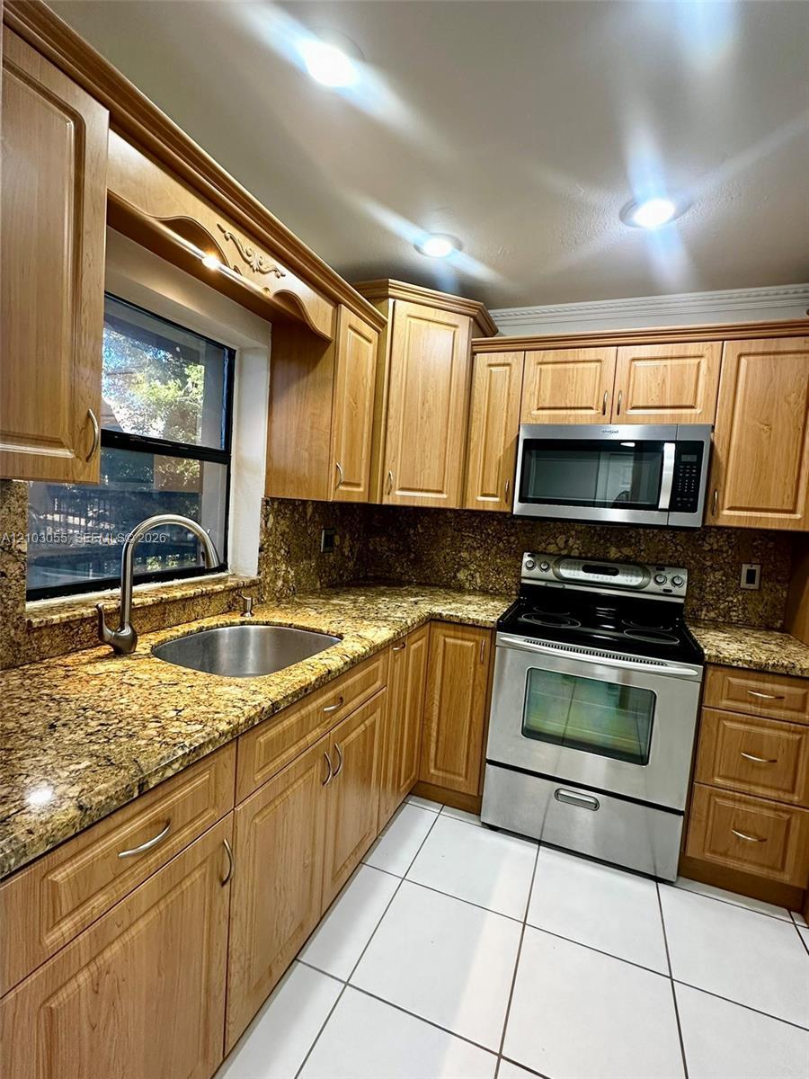 2540 W 67th Pl # 28, Hialeah FL 33016 photo 4