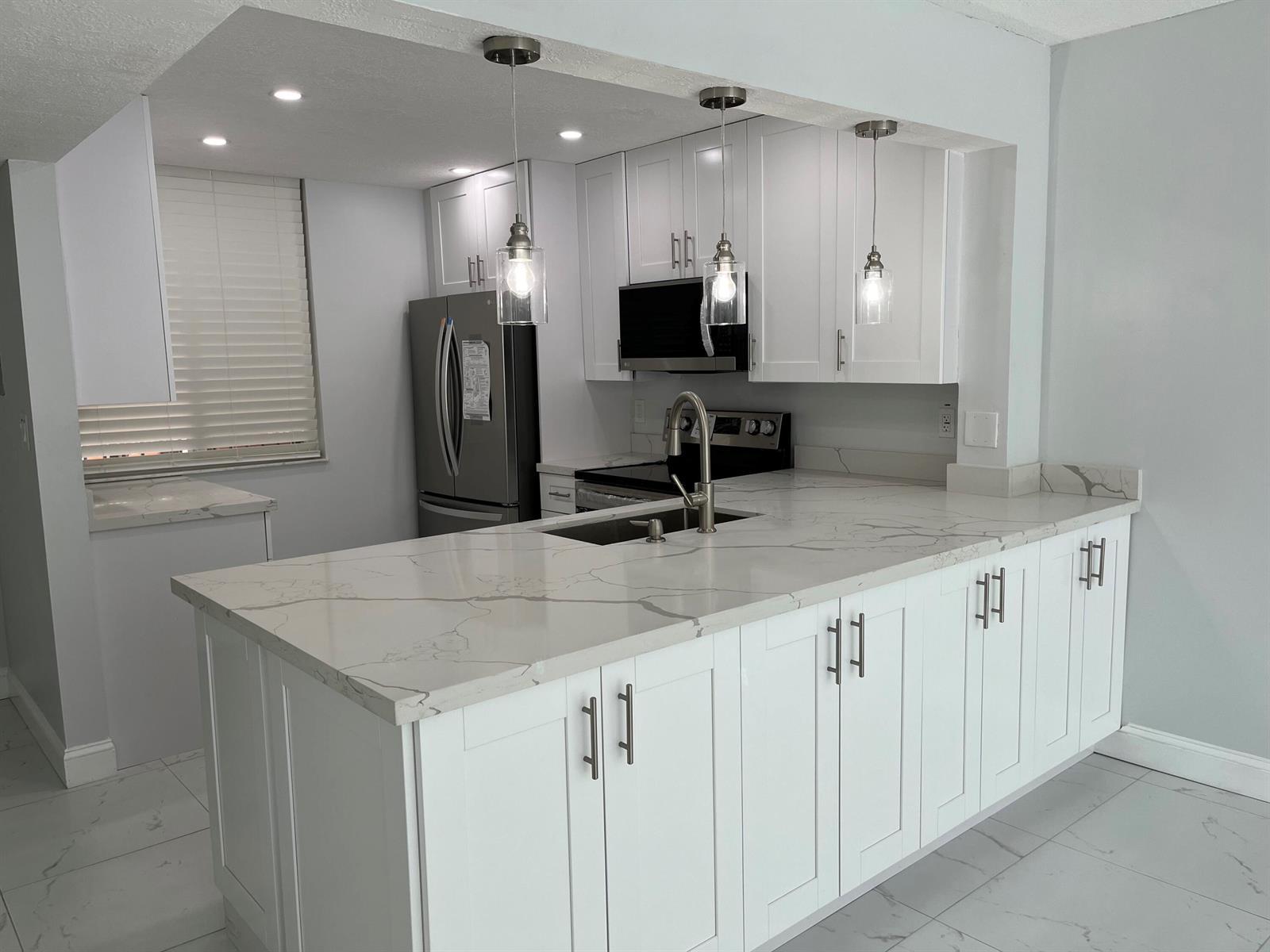 2830 SOMERSET Drive # 211N, Lauderdale Lakes FL 33311