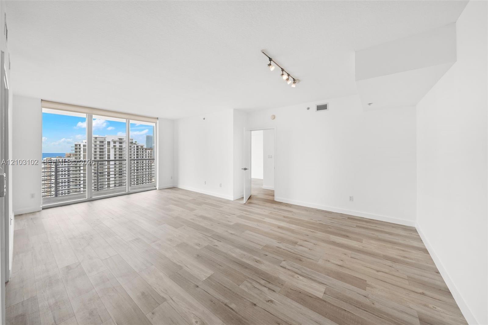 325 S Biscayne Blvd # 3819, Miami FL 33131 photo 4