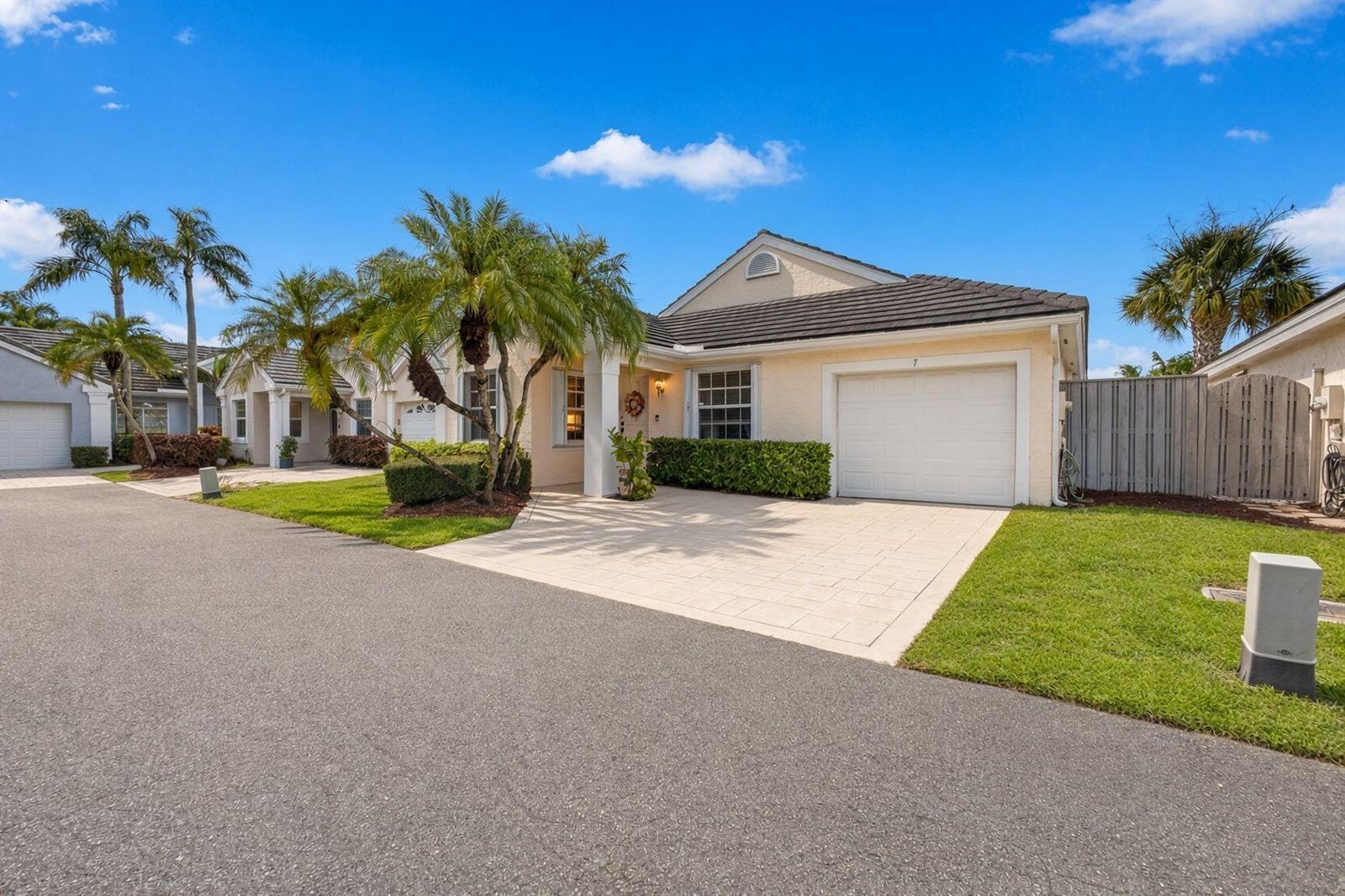 7 GOVERNORS Court, Palm Beach Gardens FL 33418 photo 2