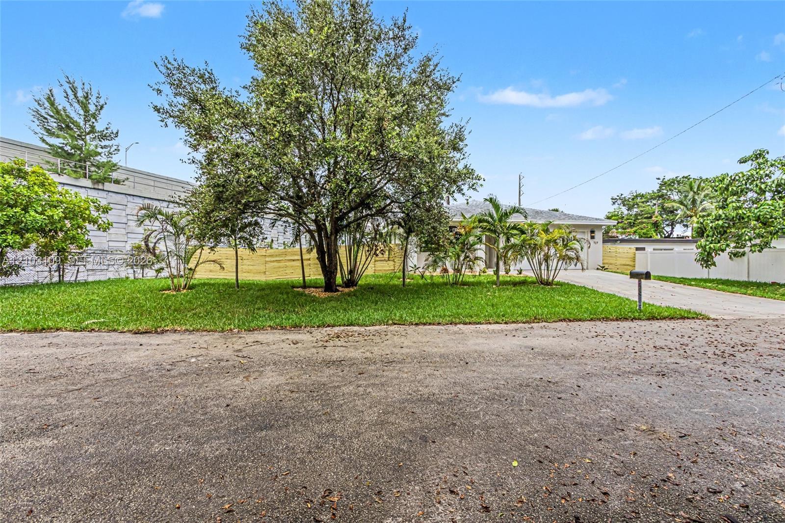 727 NW 43rd Ct, Oakland Park FL 33309 photo 3