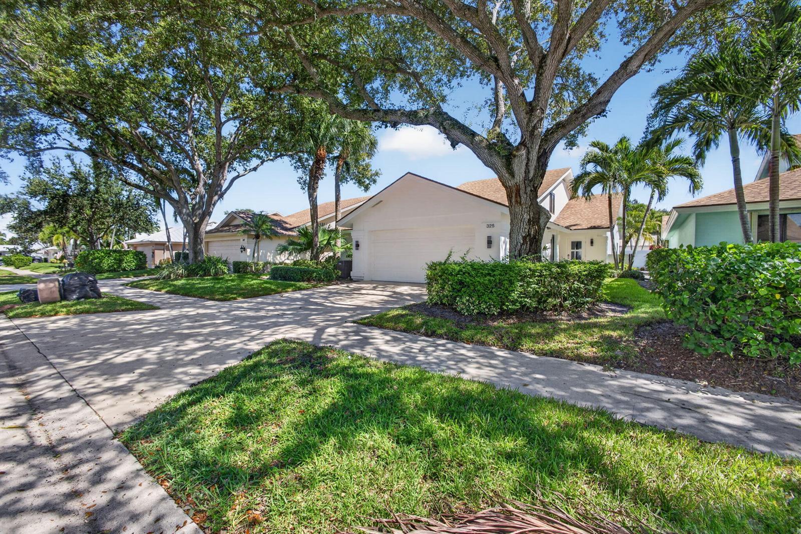 325 LEEWARD Drive, Jupiter FL 33477 photo 4