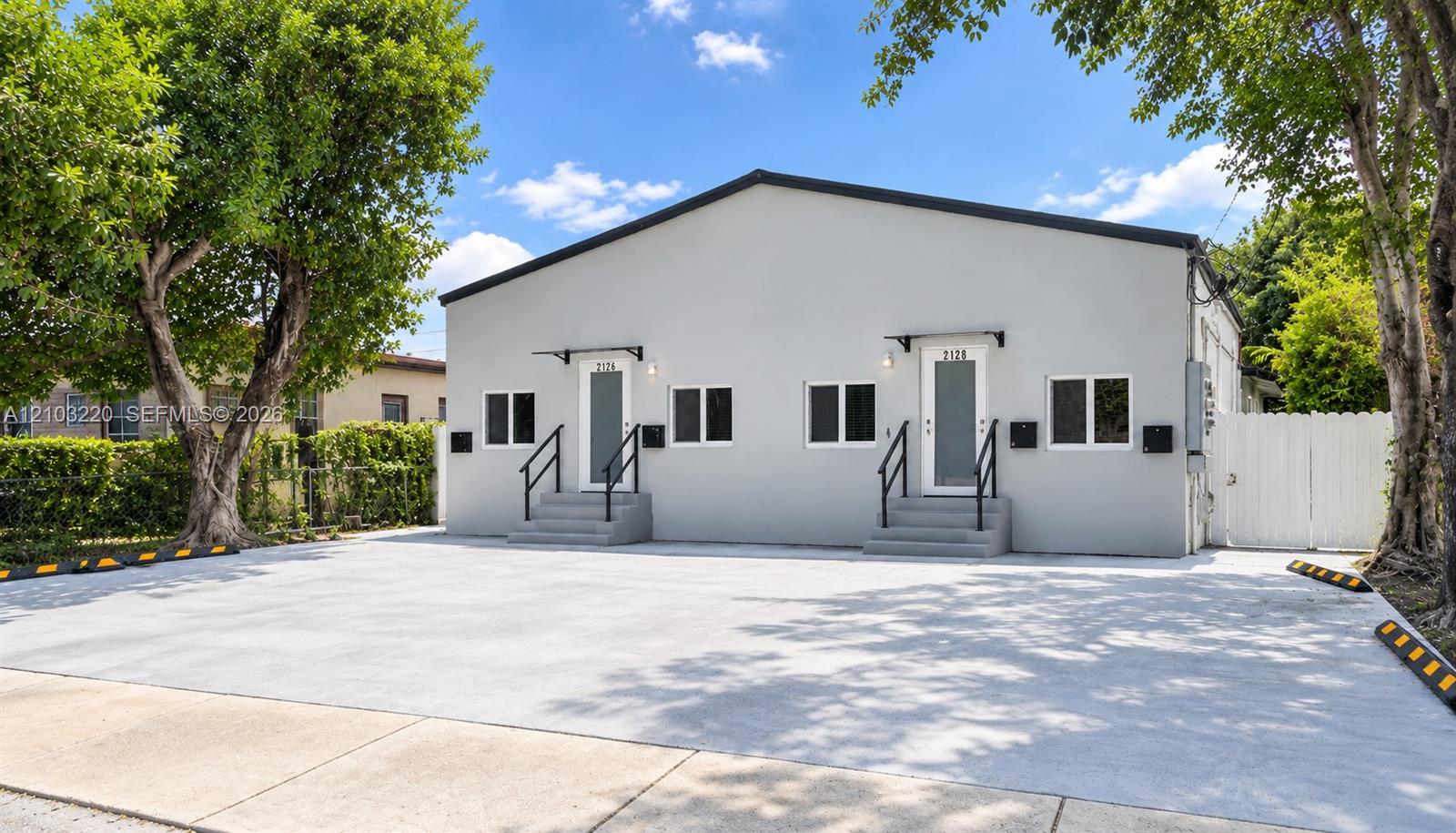 2126 NW 24th St # A, Miami FL 33142