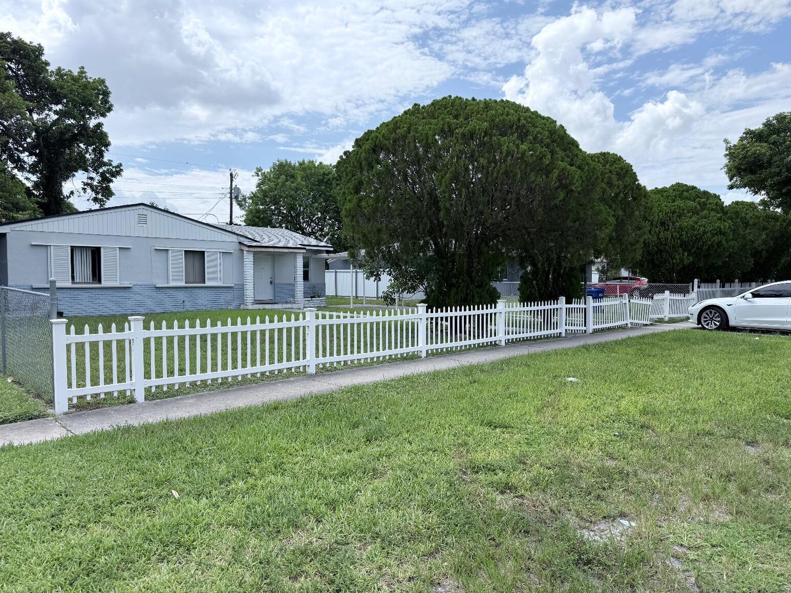 16100 NE 10th Avenue, North Miami Beach FL 33162 photo 3