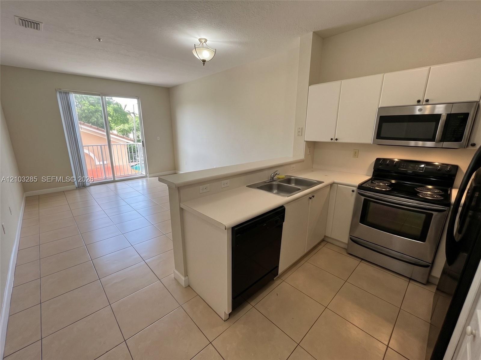 17650 NW 73rd Ave # 18, Hialeah FL 33015 photo 4