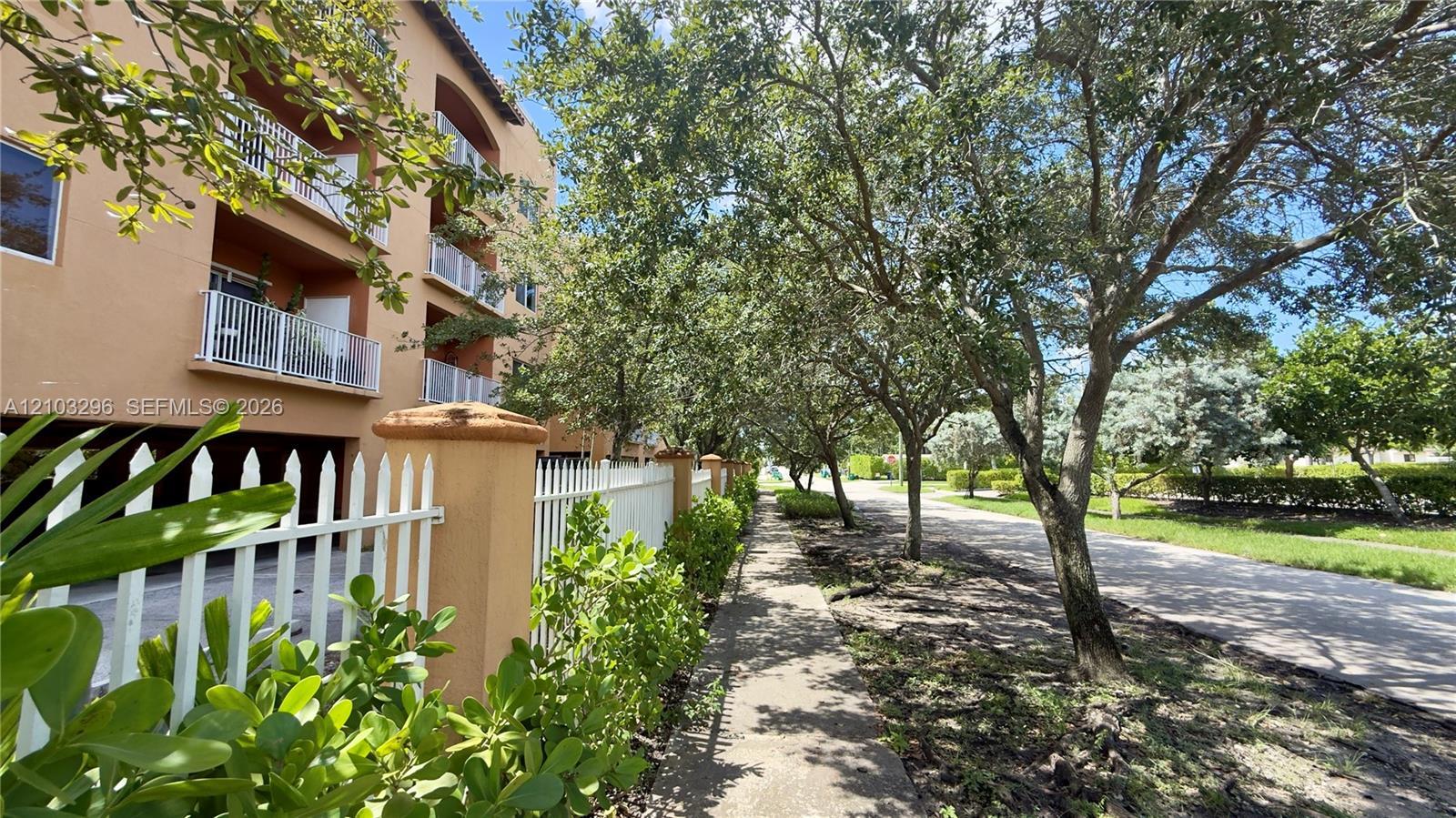 Miami, FL 33161 photo 2