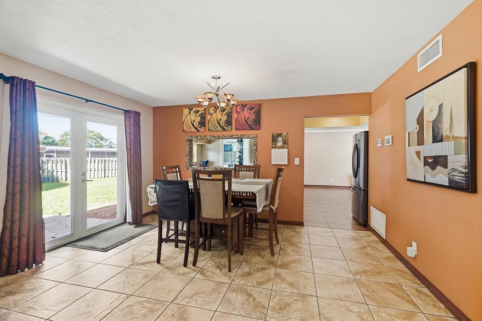 4501 E COUNTRY CLUB Circle, Plantation FL 33317 photo 2