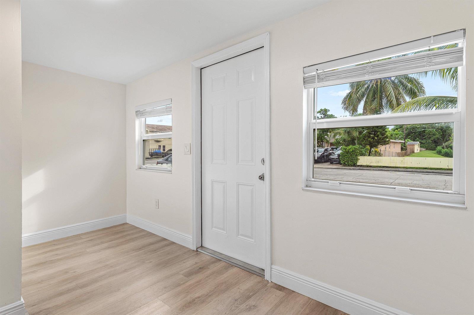413 N E Street, FL 33460 photo 4