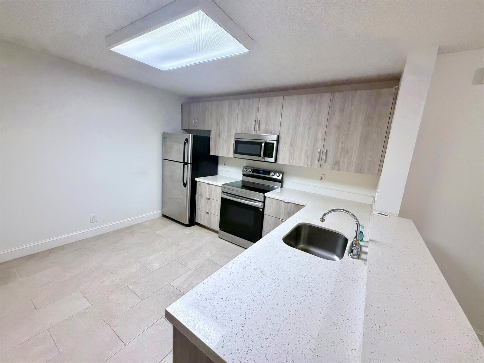 10111 W SUNRISE Boulevard # 104, Plantation FL 33322