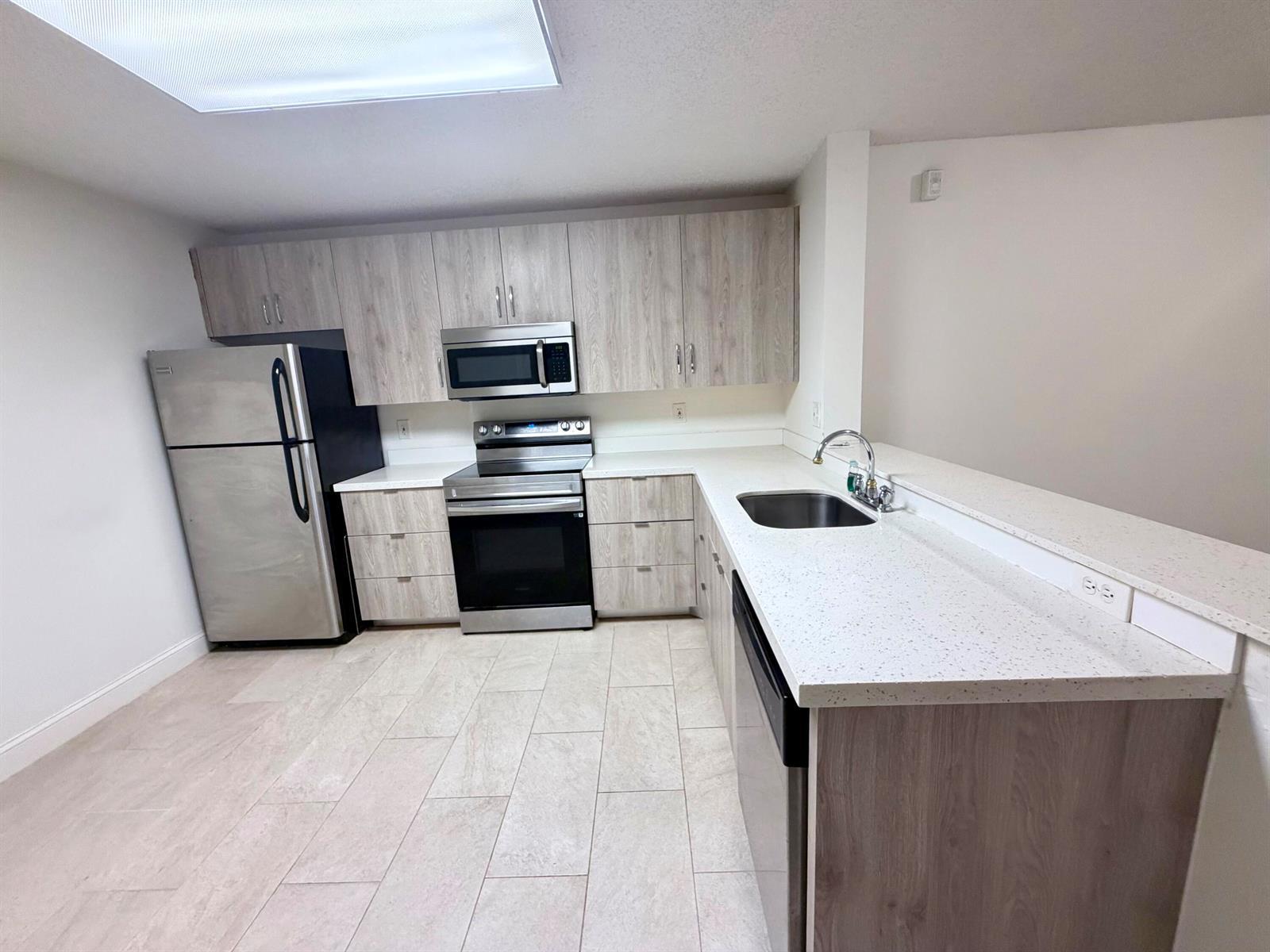 10111 W SUNRISE Boulevard # 104, Plantation FL 33322 photo 5