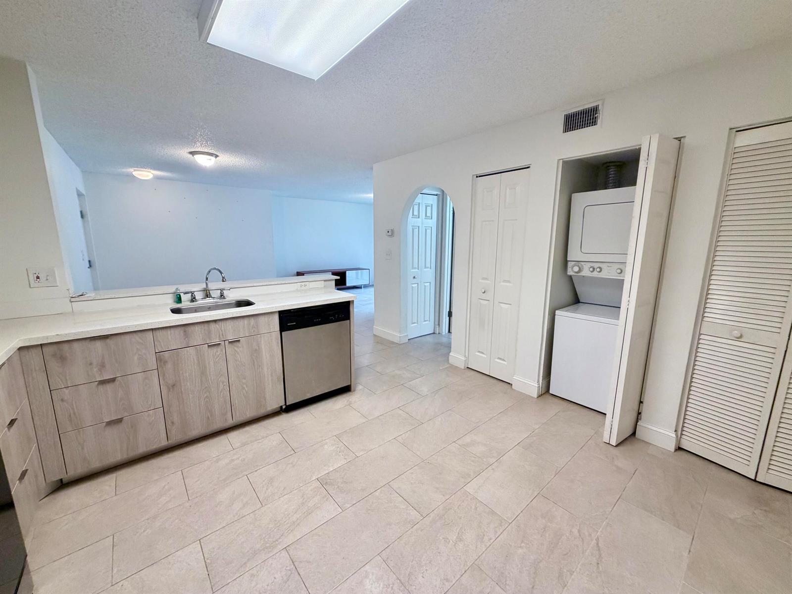 10111 W SUNRISE Boulevard # 104, Plantation FL 33322 photo 4