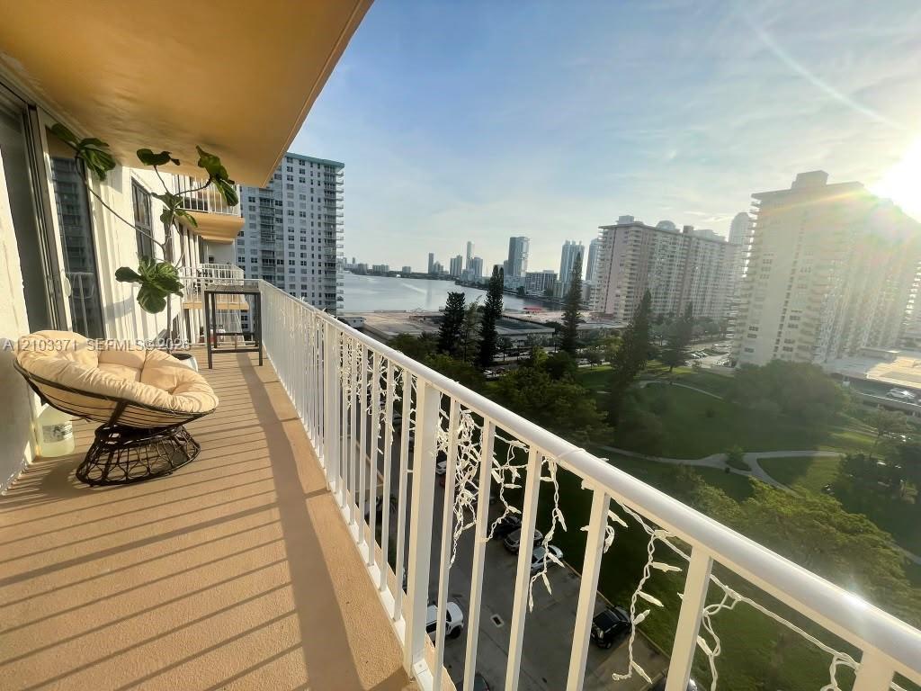 290 174th St # 1118, Sunny Isles Beach FL 33160 photo 2