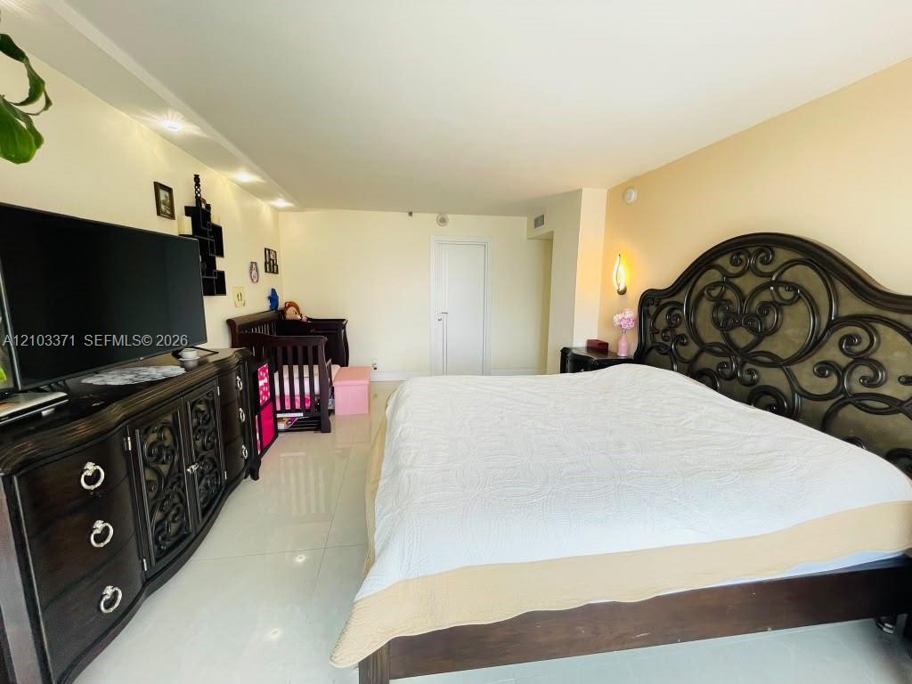 290 174th St # 1118, Sunny Isles Beach FL 33160 photo 4