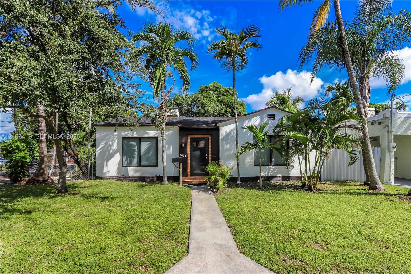 3095 NW 3rd St, Miami FL 33125 photo 2
