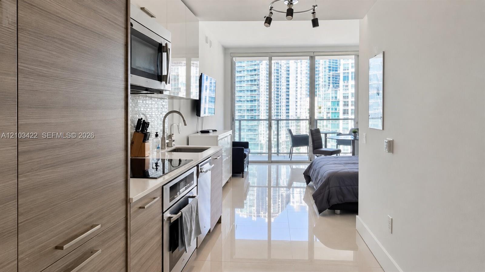 1300 Brickell Bay Dr # 2112, Miami FL 33131 photo 2