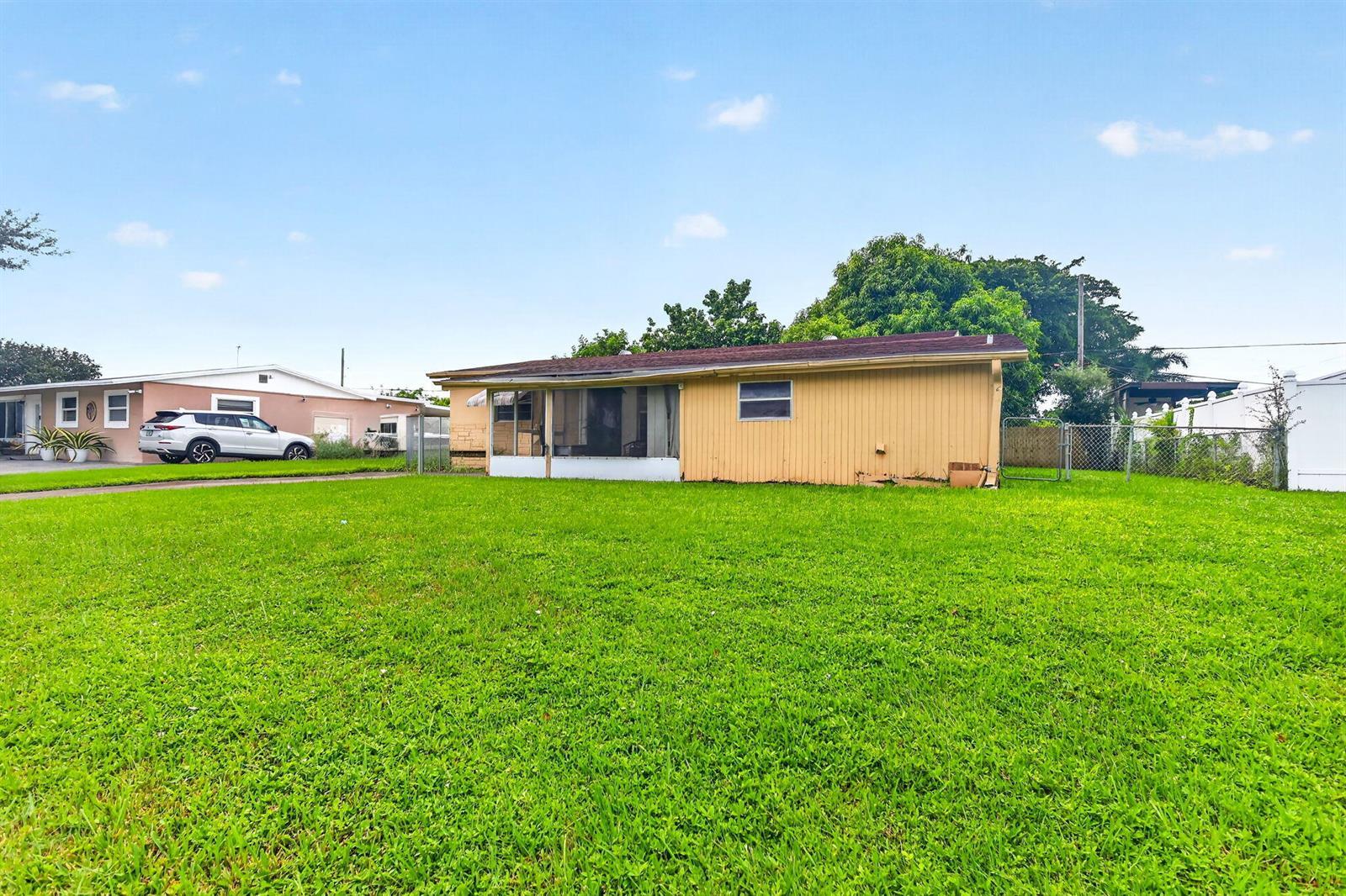 913 JAMAICAN Drive, West Palm Beach FL 33415 photo 4