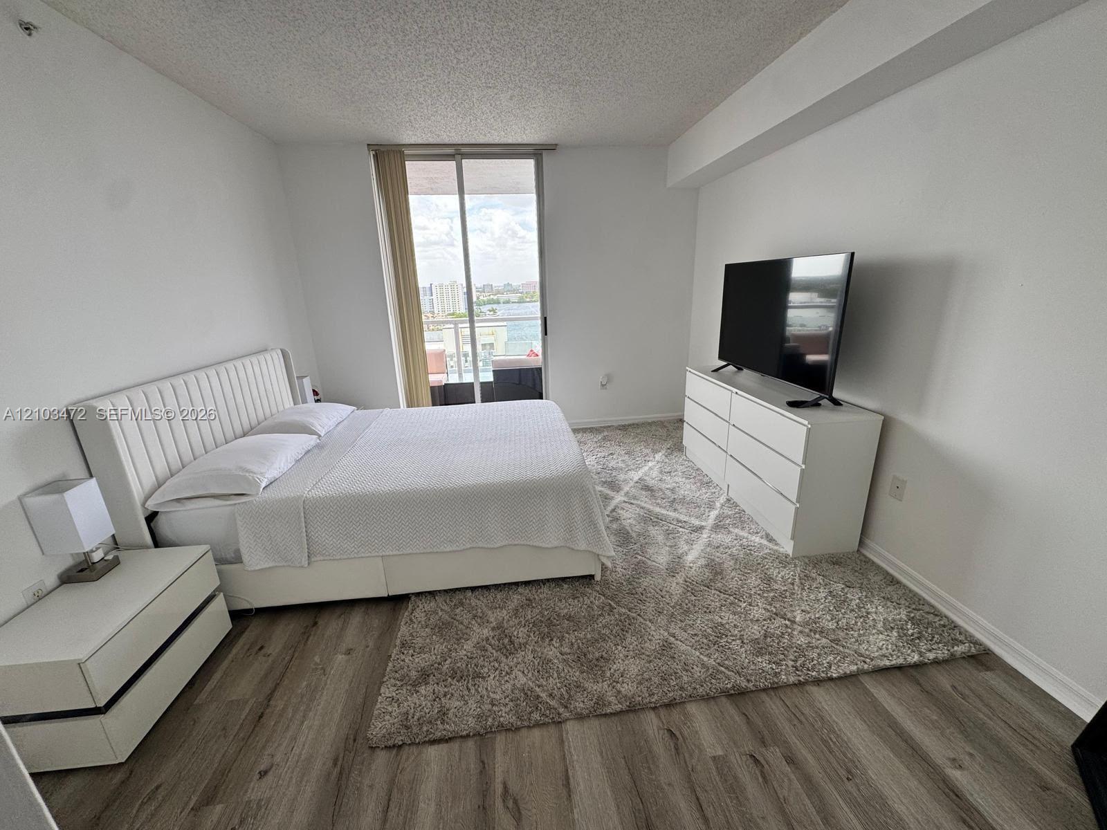 5085 NW 7th St, Miami FL 33126 photo 5