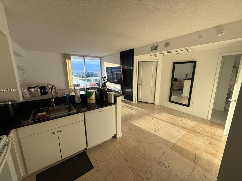 5085 NW 7th St, Miami FL 33126 photo 4