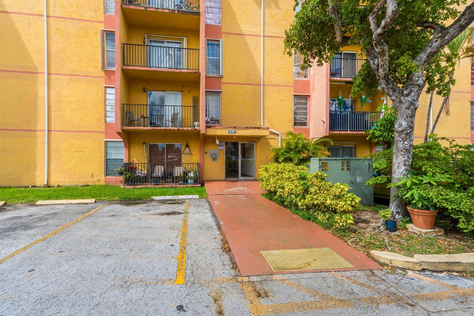 4707 NW 7th Street # 8, Miami FL 33126
