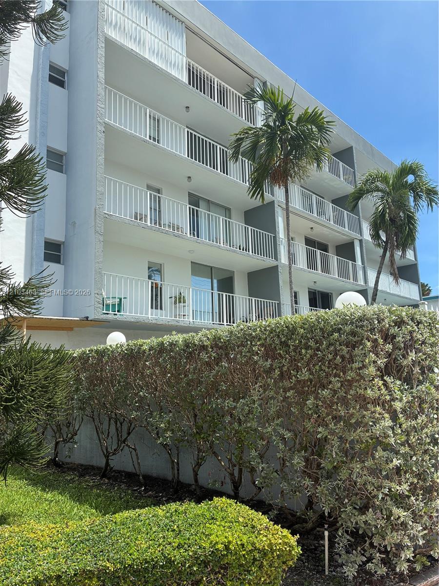 7705 Abbott Ave # 404, Miami Beach FL 33141