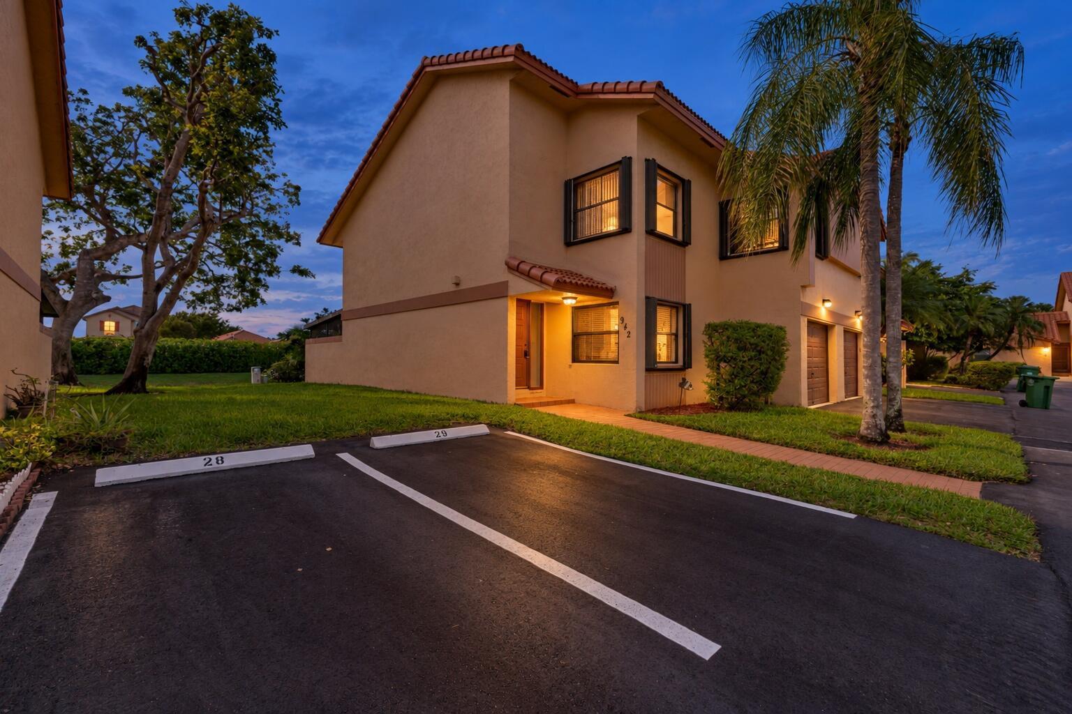 942 SW 113th Terrace, Pembroke Pines FL 33025 photo 2