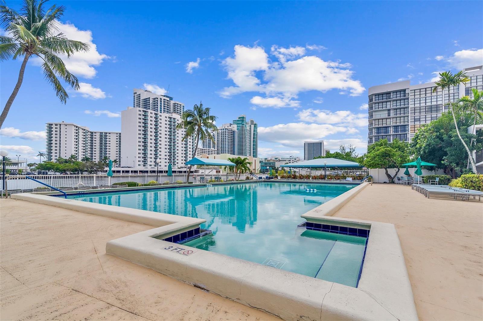 800 PARKVIEW Drive # 317, Hallandale Beach FL 33009