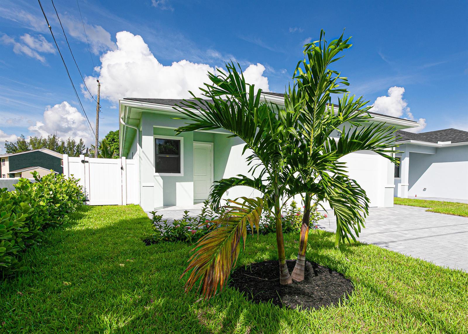 2367 E FAITH Avenue, FL 33417 photo 2