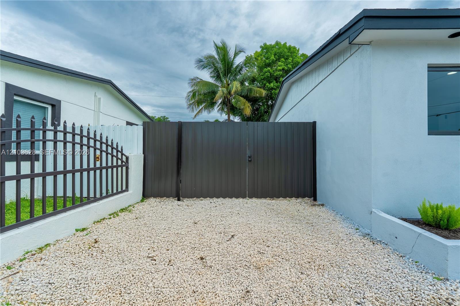 Miami Gardens, FL 33169 photo 3