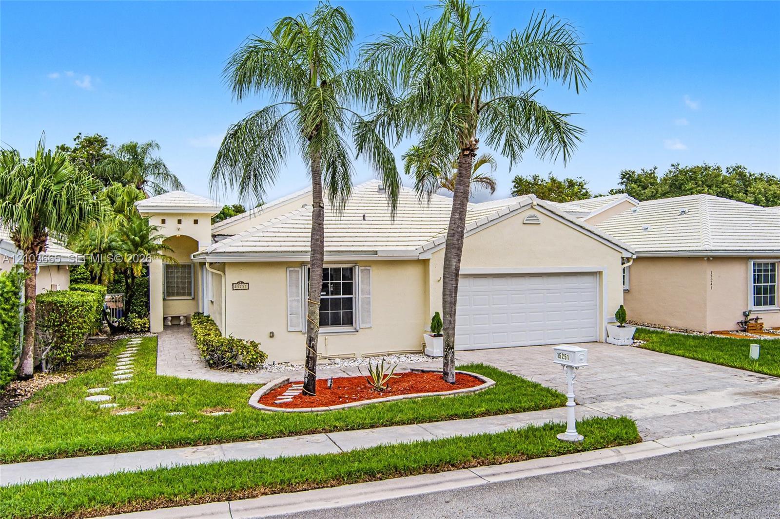 15251 Wilshire Way, Pembroke Pines FL 33027 photo 3