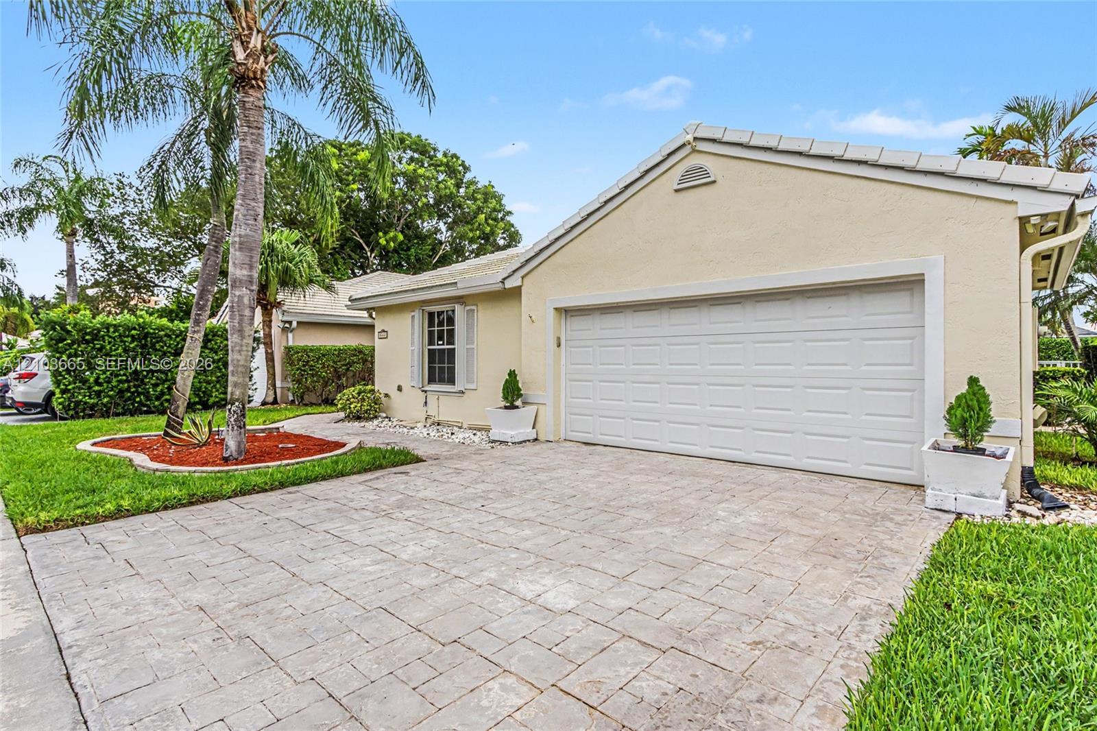 15251 Wilshire Way, Pembroke Pines FL 33027 photo 5