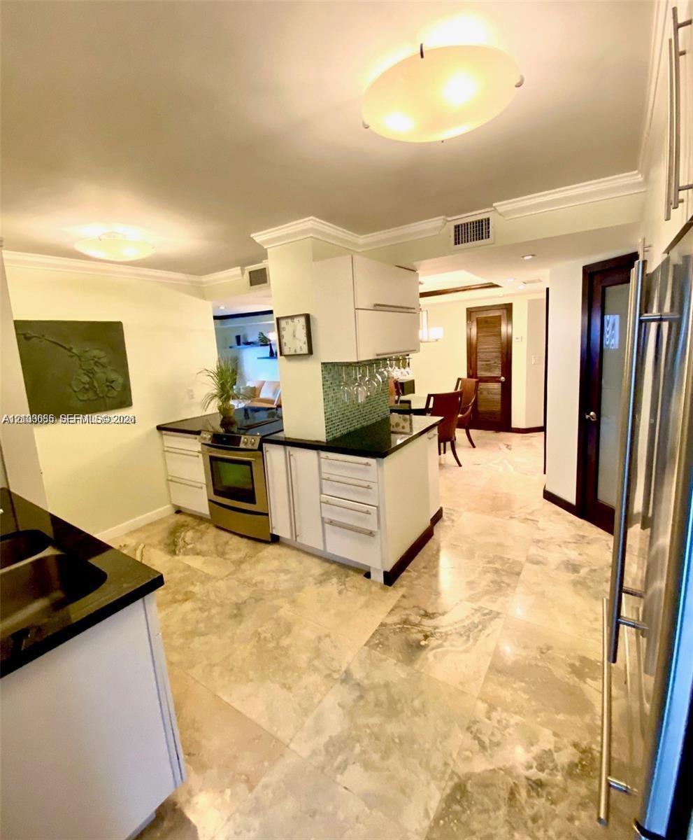 2924 Collins Ave # 201, Miami Beach FL 33140 photo 2