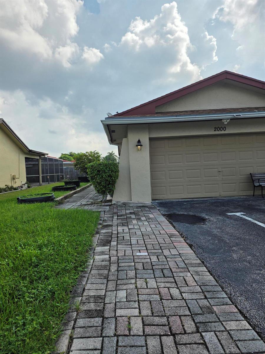 2000 NW 70TH Lane, Margate FL 33063 photo 3