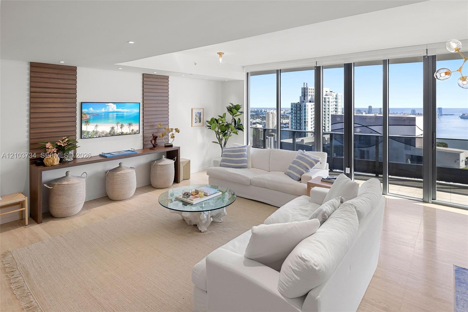 1000 Brickell Plz, Miami FL 33131 photo 3