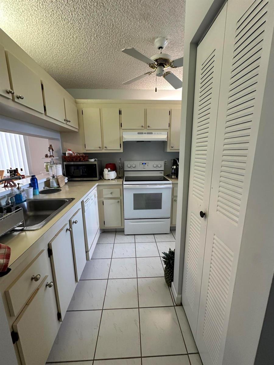 3138 Via Poinciana # 317, Lake Worth FL 33467 photo 4