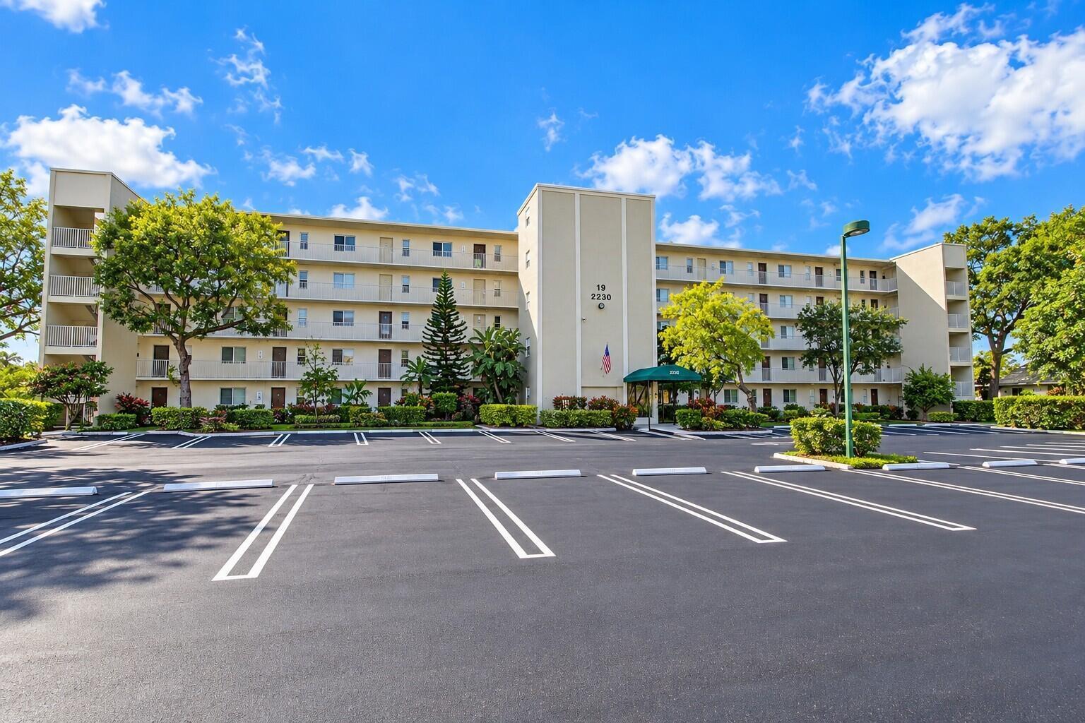 2230 N CYPRESS BEND Drive # 410, Pompano Beach FL 33069