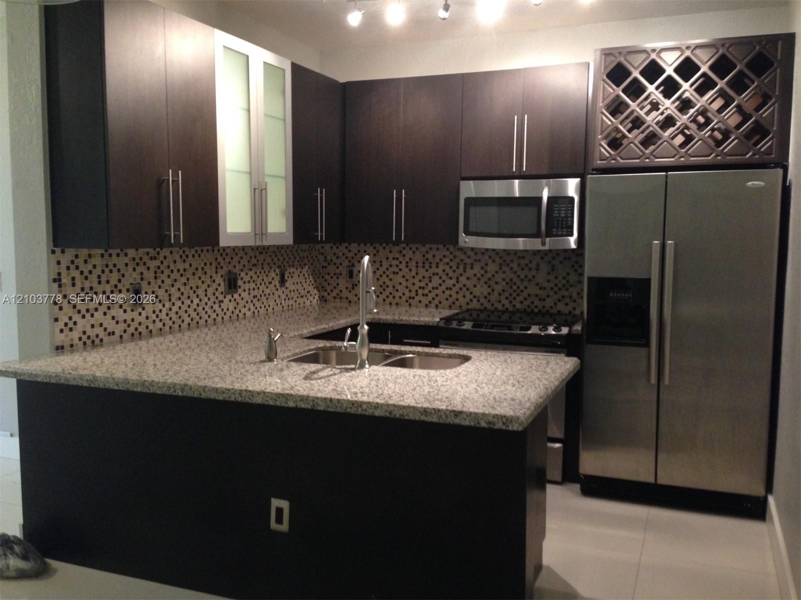 18314 NW 68th Ave, Hialeah FL 33015 photo 3