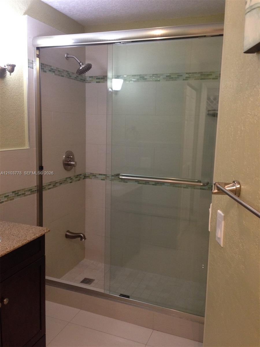 18314 NW 68th Ave, Hialeah FL 33015 photo 5