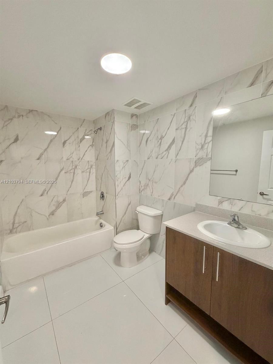 10950 NW 82nd St # 402, Doral FL 33178 photo 3