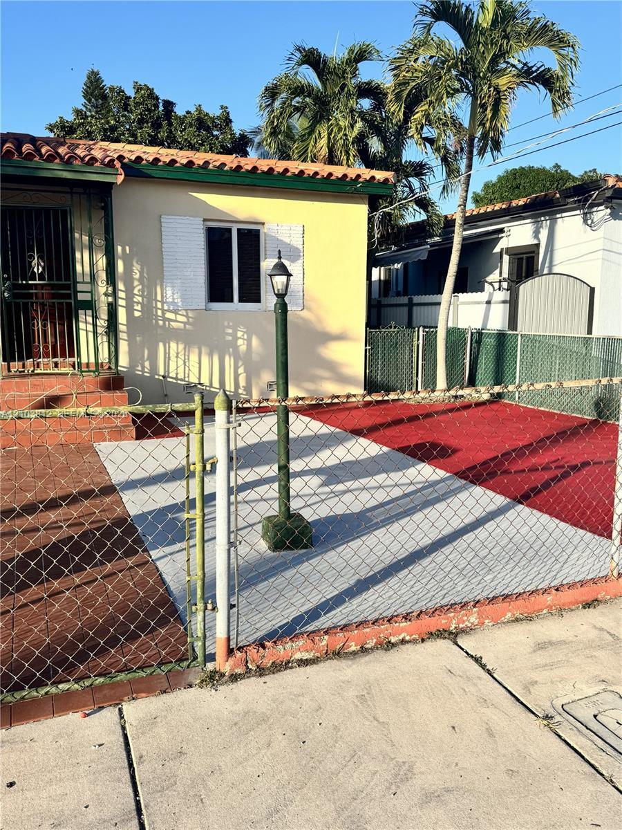 3445 NW 2nd St, Miami FL 33125 photo 2